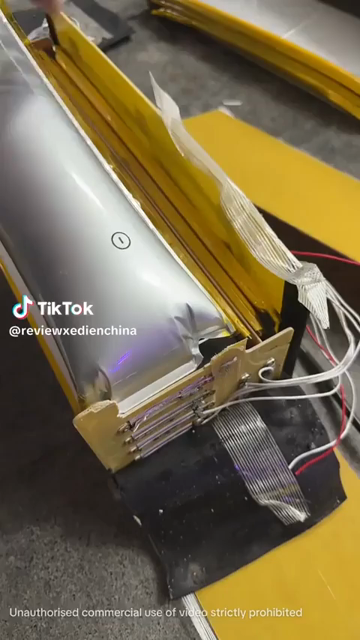 Video of someone taking out a HUGE spicy pillow from a large multi-cell battery pack. This lithium battery is ready to explode and this video is honestly scary. I hope the guy who was filming and handling this ticking bomb disposed of it safely. Do not try this at home kids!