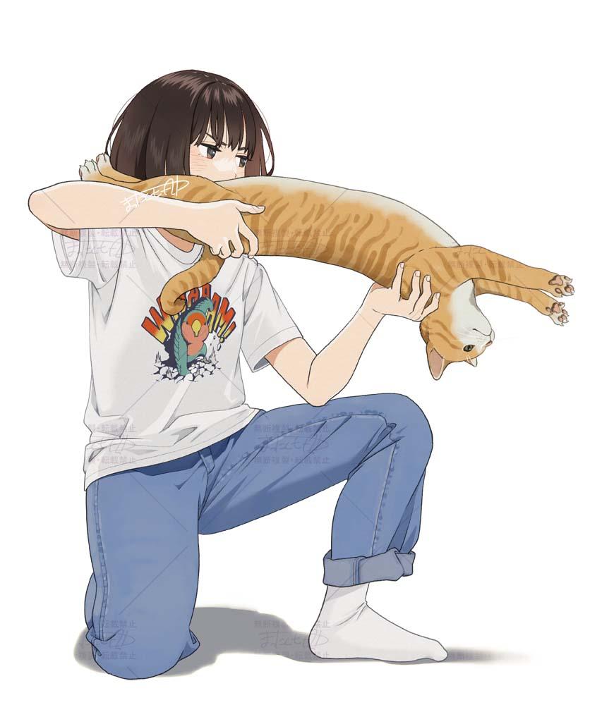 Drawing by mattaku_mousuke of someone on one knee while holding an orange cat, who is upside down and stretch out, like a rifle. Pew pew