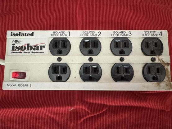 8-port (US) isobar power bar