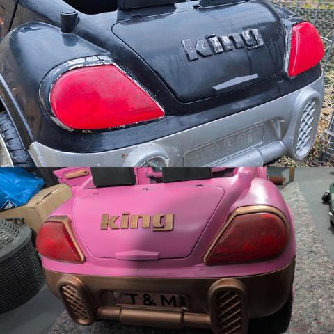 Zdjęcie porównawcze autka elektrycznego dla dzieci, pokazujące stan przed i po renowacji.