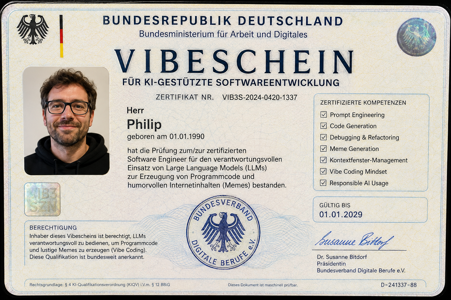 Satirischer, amtlich aussehender „Vibeschein“, der den Inhaber augenzwinkernd als zertifizierten Software Engineer zum Bedienen von KI-Sprachmodellen für Code- und Meme-Erzeugung ausweist. Mit Passfoto, Siegeln und Sicherheitsmerkmalen gestaltet.