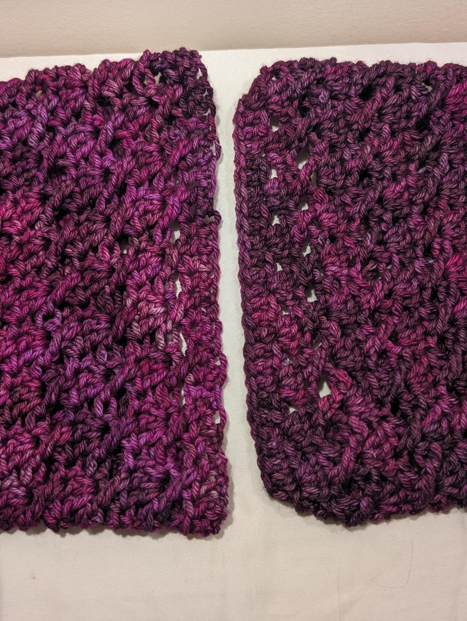 two crochet edges, a looser one with foundation double-crochet (left) and a tighter one with double crochets in a foundation chain