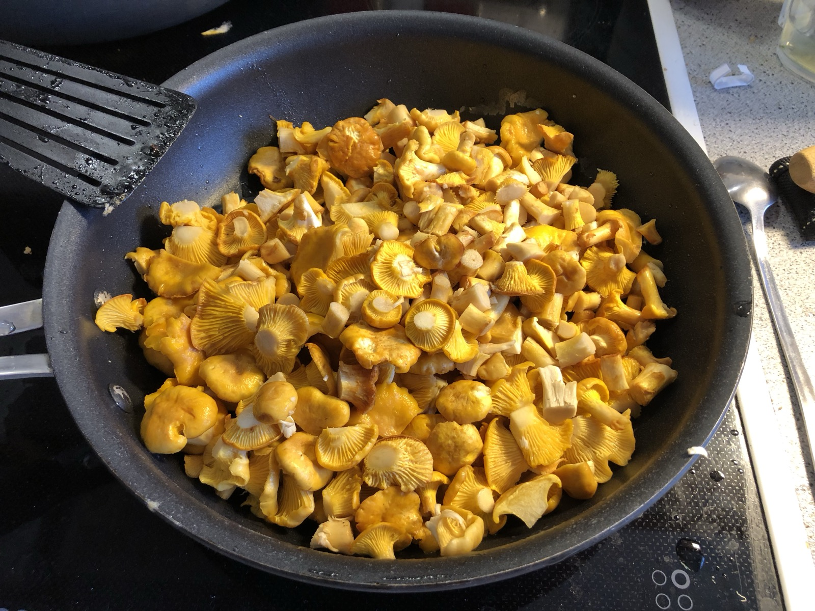 Chantarelles being prepared! Mmmm