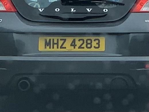Rear registration of a Volvo: MHZ 4283