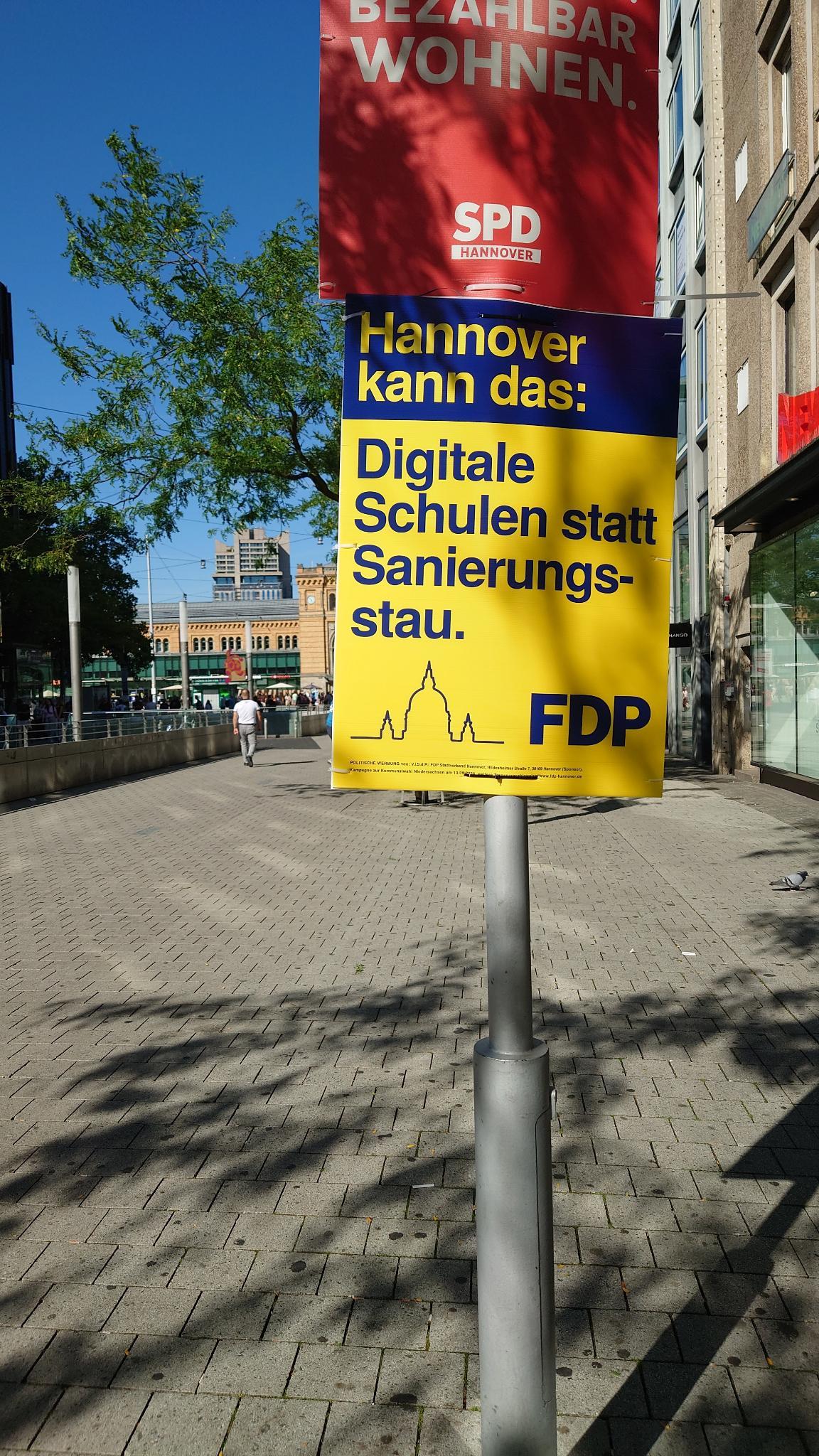 FDP Hannover Plakat: Digitale Schulen statt Sanierungsstau.