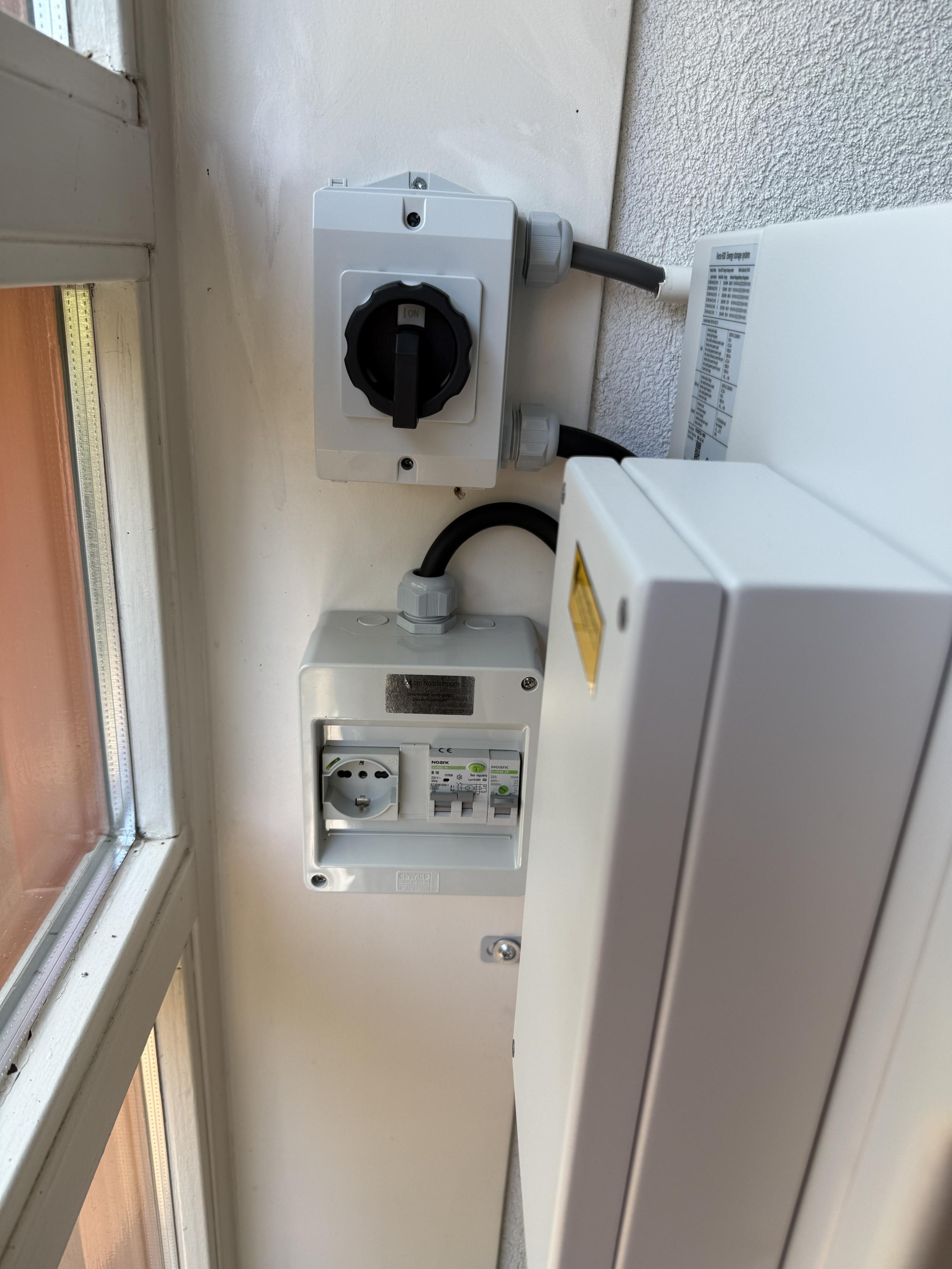 Schalter, Sicherung, Stromdose Notstrom.